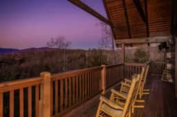 Big Buck Lodge  Smoky Mountain Views - Hot Tub - within 2.5 miles to downtown Gatlinburg.
