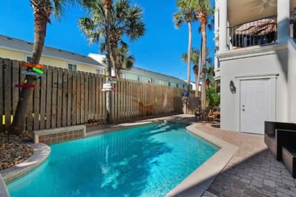 Private Pool - Hot Tub - Gulf Views - Walk to Beach - Chairs included