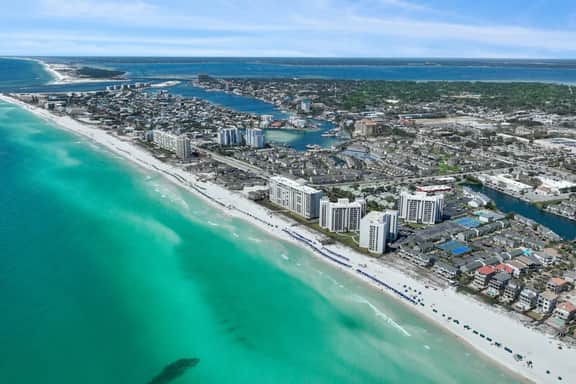 Beach Front Destin - Private Pool - Hot Tub & Game Room - Elevator - 8 bedrooms